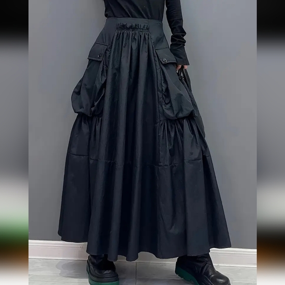 Dresses & Skirts - Trendy Black Vintage-Inspired Maxi Skirt with Large Pockets and Ruffled Hem
